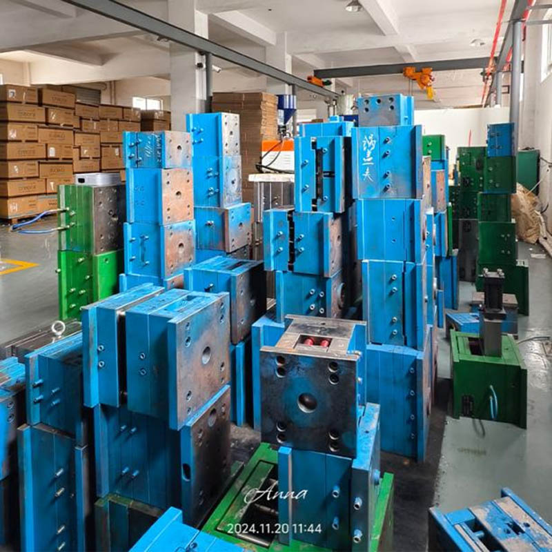 Vegetable spoon holder molding