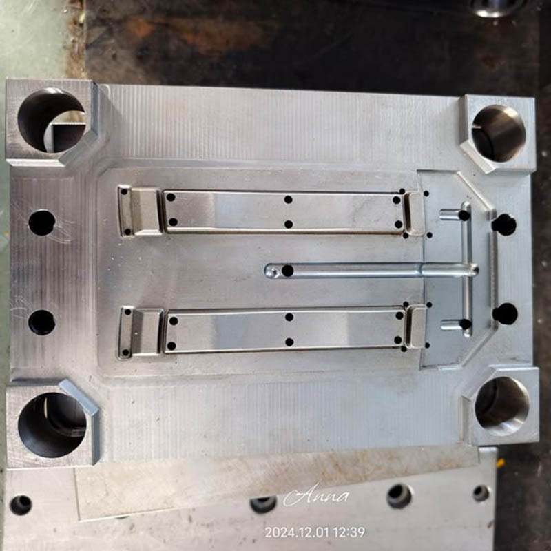 Vegetable spoon holder molding