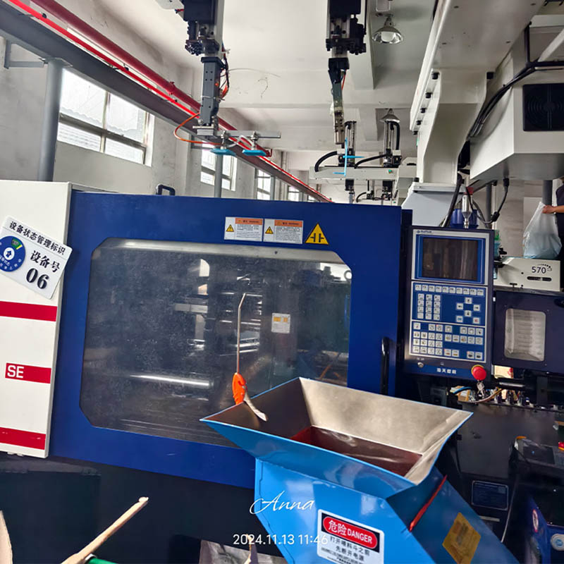 Vegetable spoon holder molding